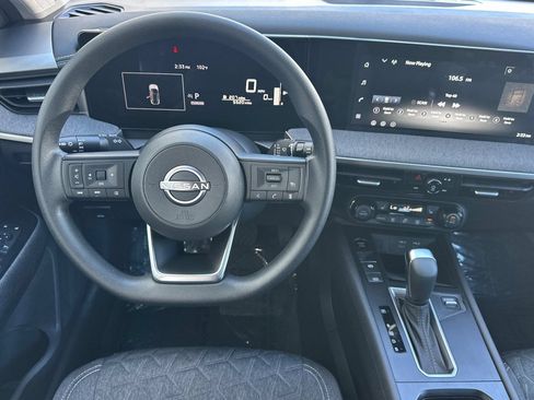 Used 2026 Nissan Kicks SV w/ SV Premium Package FWD image 15