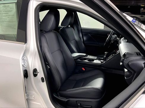Used 2025 Lexus IS 300 F Sport image 8