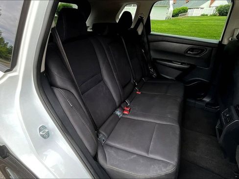 Used 2024 Nissan Rogue S FWD image 23