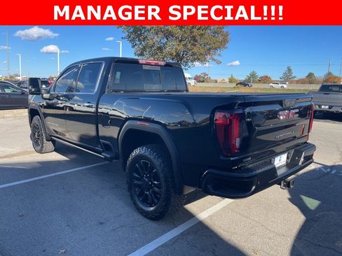 Certified 2022 GMC Sierra 2500 Denali w/ Denali Black Diamond Edition image 5