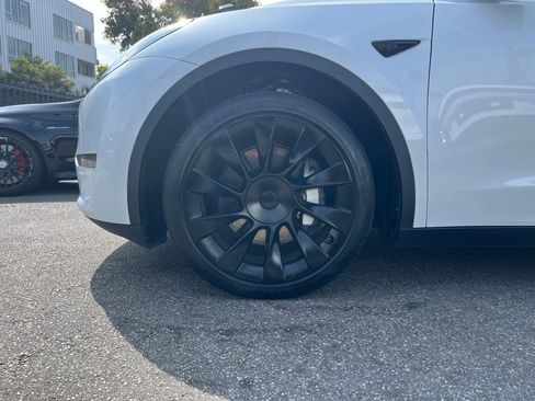 Used 2023 Tesla Model Y Long Range AWD/4WD image 10