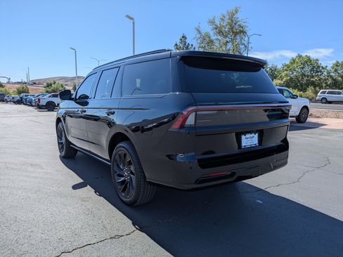 Used 2025 Lincoln Navigator Reserve w/ Jet Appearance Package AWD/4WD image 5