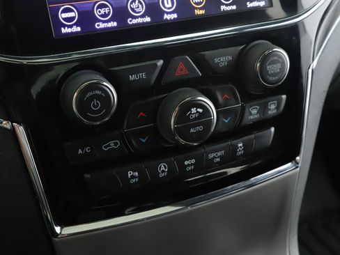 Used 2020 Jeep Grand Cherokee Limited AWD/4WD image 15
