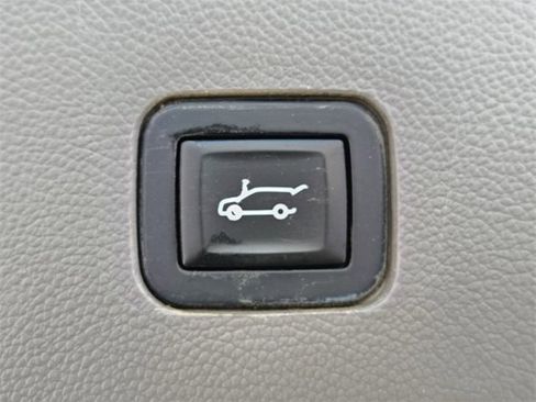 Used 2018 Chevrolet Traverse LT image 39