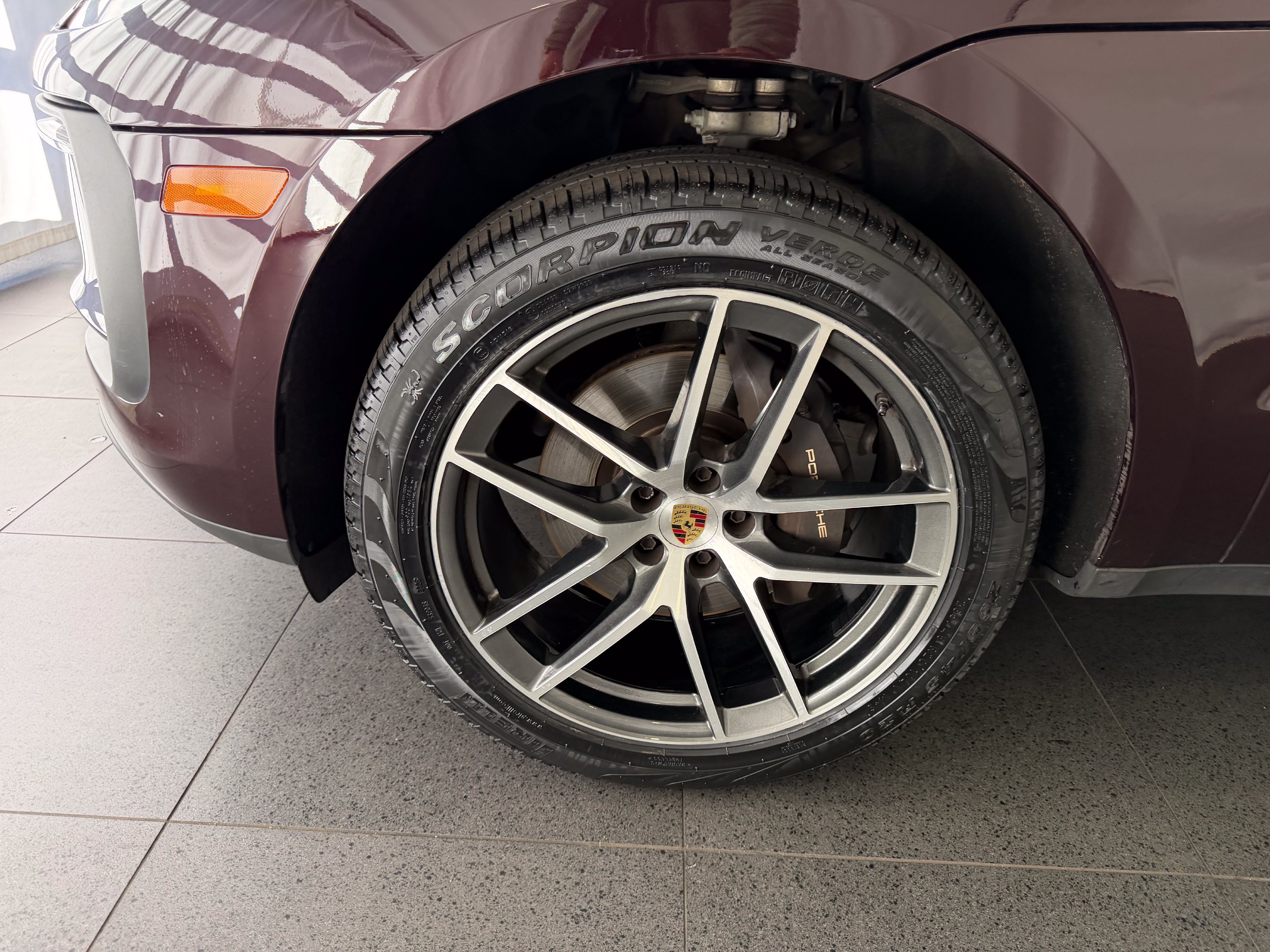 Certified 2024 Porsche Macan AWD/4WD image 10