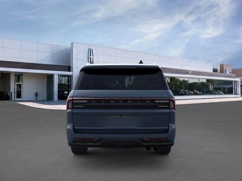 New 2026 Lincoln Navigator L Premier AWD/4WD image 5