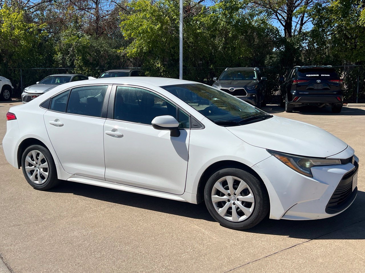 Used 2024 Toyota Corolla LE FWD image 1