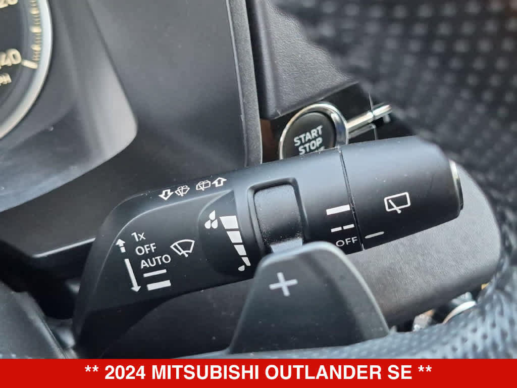 Used 2024 Mitsubishi Outlander SE AWD/4WD image 24