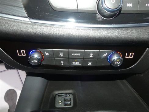 Used 2020 Buick Enclave Essence w/ Sport Touring Edition AWD/4WD image 38