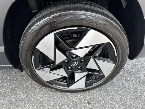 Used 2024 Hyundai Kona Limited FWD image 30