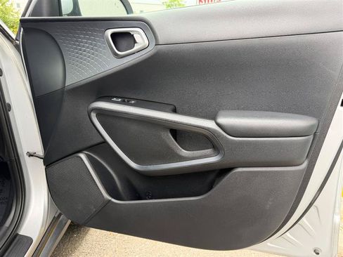 Used 2020 Kia Soul S FWD image 37