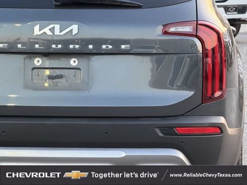Used 2022 Kia Telluride EX w/ Towing Package FWD image 6
