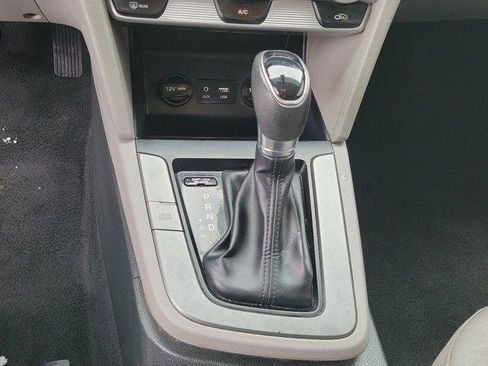 Used 2019 Hyundai Elantra SEL image 27