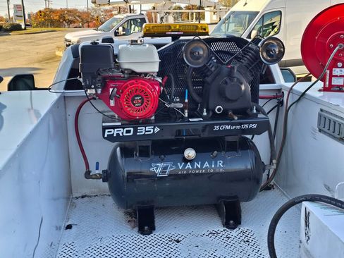 Used 2022 Ford F550 2WD Regular Cab Super Duty image 11