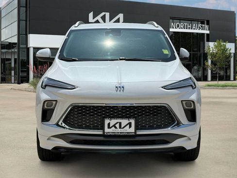 Used 2025 Buick Encore GX Avenir w/ Avenir Technology Package FWD image 2