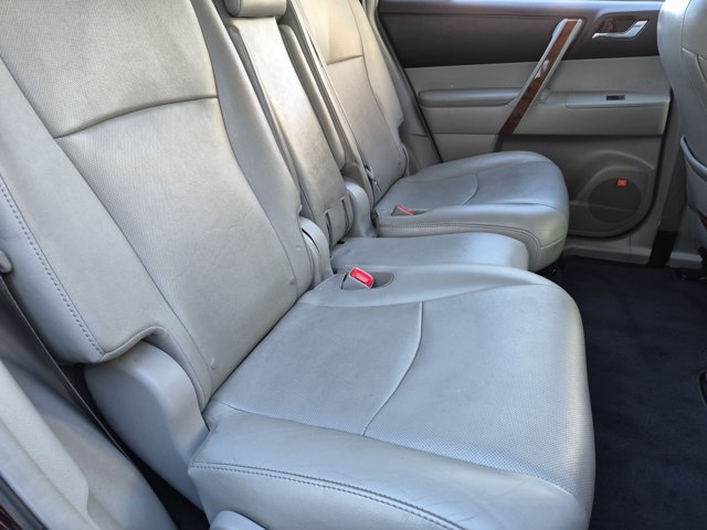 Used 2012 Toyota Highlander Limited w/ Tow Pkg FWD image 21