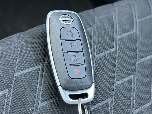 Used 2023 Nissan Kicks SR image 25