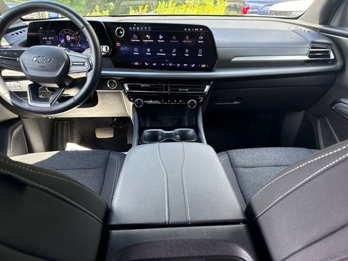 Used 2024 Chevrolet Traverse LS w/ Midnight/Sport Edition AWD/4WD image 19