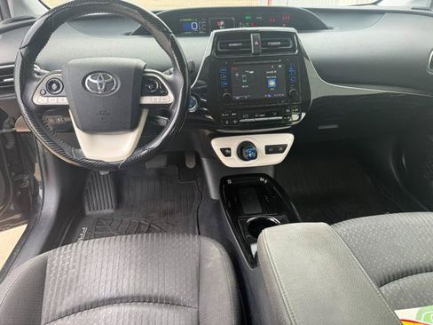 Used 2018 Toyota Prius Three FWD image 13
