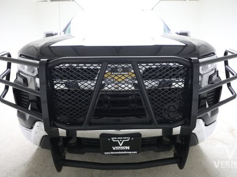 Used 2023 Chevrolet Silverado 1500 LT w/ Leather Package AWD/4WD image 8