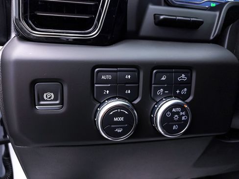 Used 2025 GMC Sierra 1500 AT4X AWD/4WD image 23
