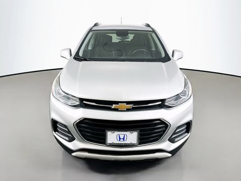 Used 2020 Chevrolet Trax LT w/ LT Convenience Package FWD image 2