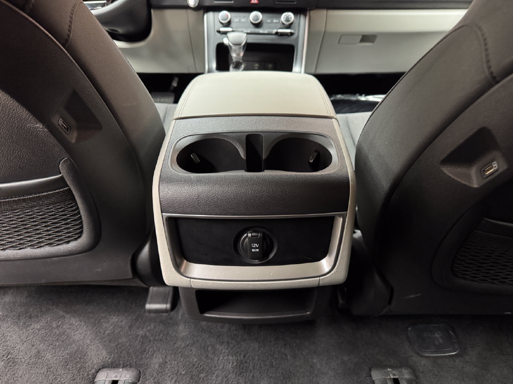 Used 2024 Kia Carnival LX FWD image 12