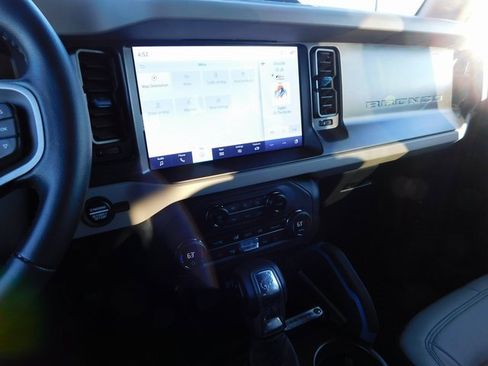 Used 2023 Ford Bronco Wildtrak image 38