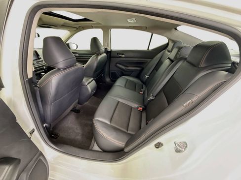 Used 2022 Nissan Altima 2.5 SR w/ Midnight Edition Package FWD image 19