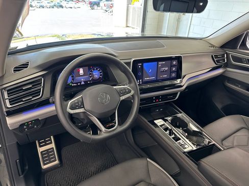 Used 2024 Volkswagen Atlas Peak Edition SE AWD/4WD image 18