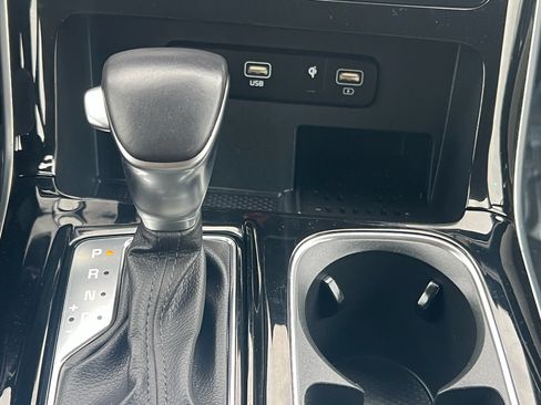Used 2023 Kia Carnival EX FWD image 28