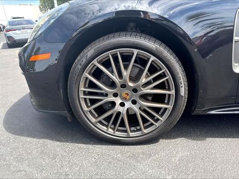 Used 2023 Porsche Panamera 4 Platinum Edition w/ Assistance Package AWD/4WD image 32
