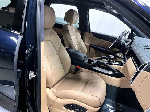 Used 2023 Porsche Cayenne Turbo S image 30