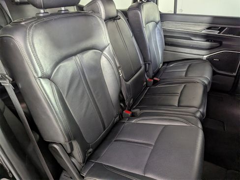 Used 2024 Jeep Wagoneer Series II image 32