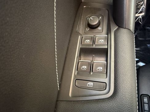 Used 2022 Volkswagen Tiguan SEL R-Line image 26