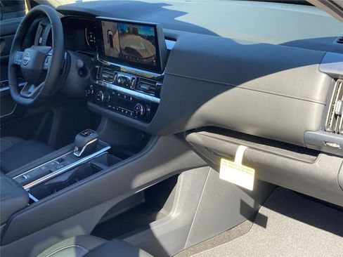 New 2026 Nissan Pathfinder SL w/ SL Premium Package FWD image 30