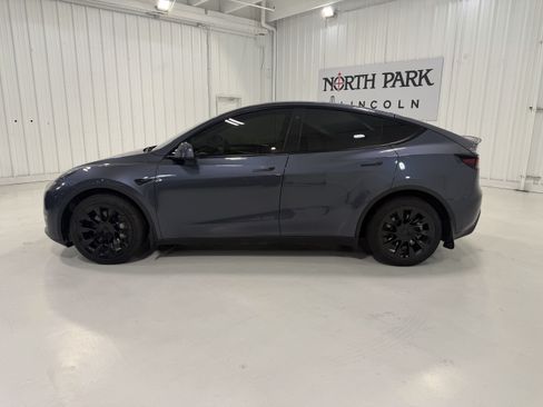Used 2023 Tesla Model Y Long Range AWD/4WD image 5