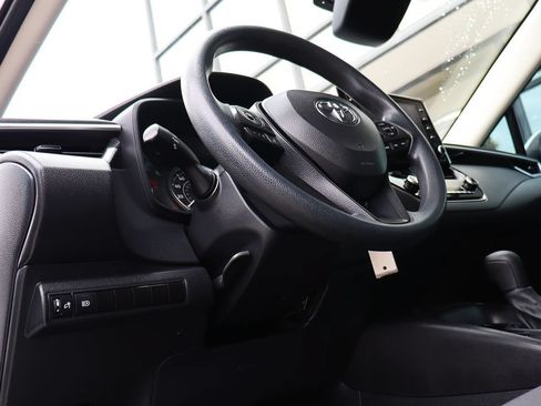 Used 2021 Toyota Corolla LE FWD image 40