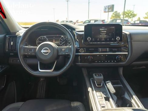Used 2024 Nissan Pathfinder SV FWD image 12