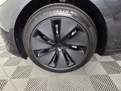 Used 2025 Tesla Model 3 Long Range image 9