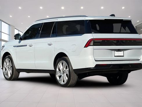 Certified 2025 Lincoln Navigator L Reserve AWD/4WD image 6