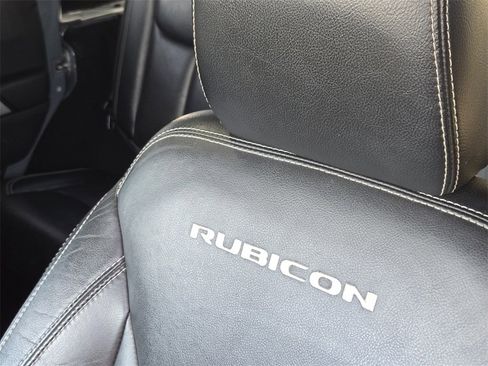 Used 2015 Jeep Wrangler Unlimited Rubicon image 10