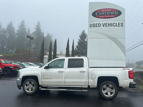 Used 2018 Chevrolet Silverado 1500 LT w/ LT Eassist Package image 2
