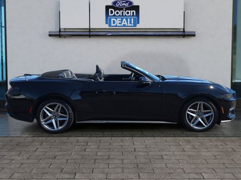 Used 2025 Ford Mustang Convertible RWD image 2