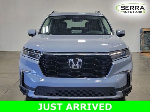 Used 2025 Honda Pilot Touring image 3