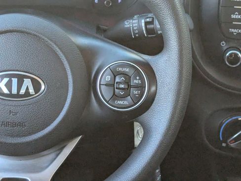 Used 2020 Kia Soul LX image 18