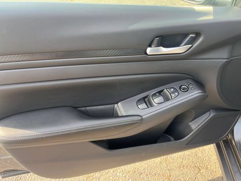 Used 2025 Nissan Altima 2.5 SV FWD image 18