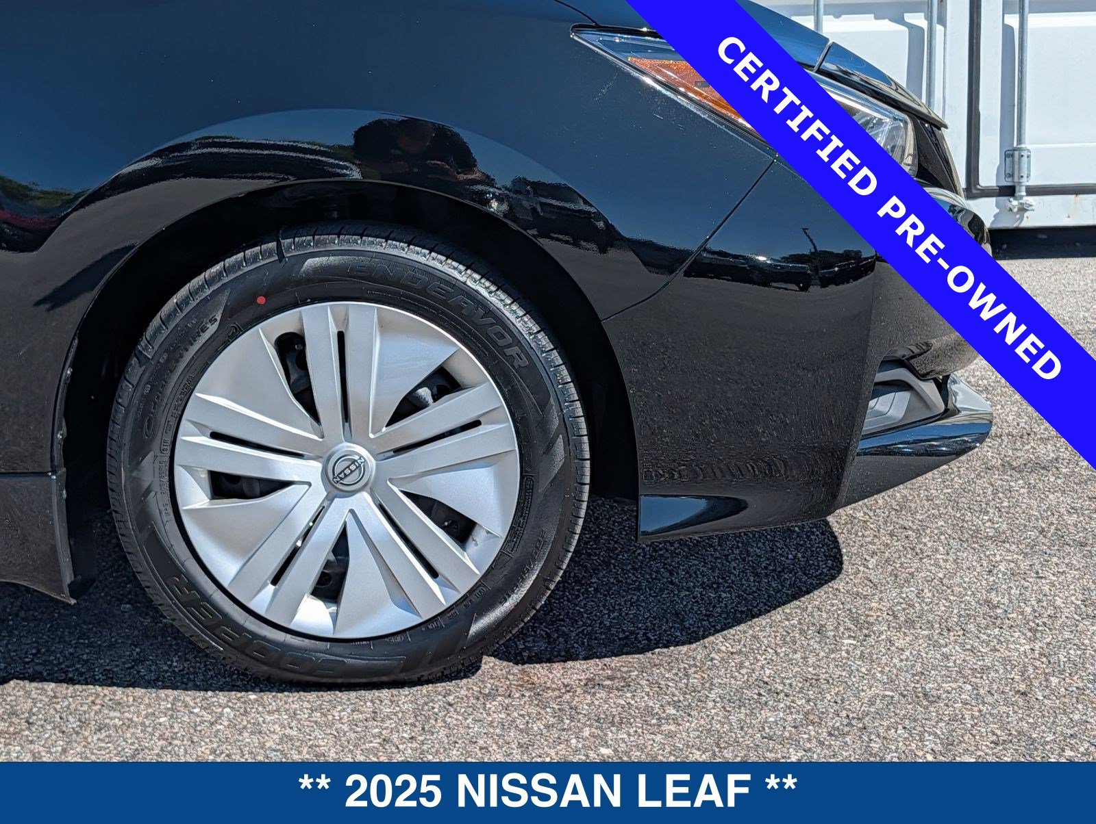 Used 2025 Nissan Leaf S FWD image 12