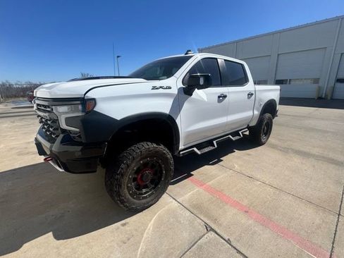 Used 2024 Chevrolet Silverado 1500 ZR2 w/ Technology Package image 4