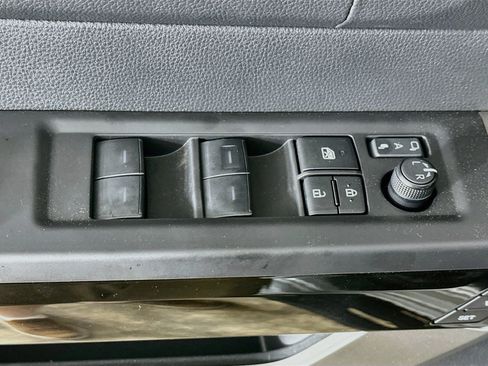 Used 2025 Toyota Tundra Limited AWD/4WD image 15